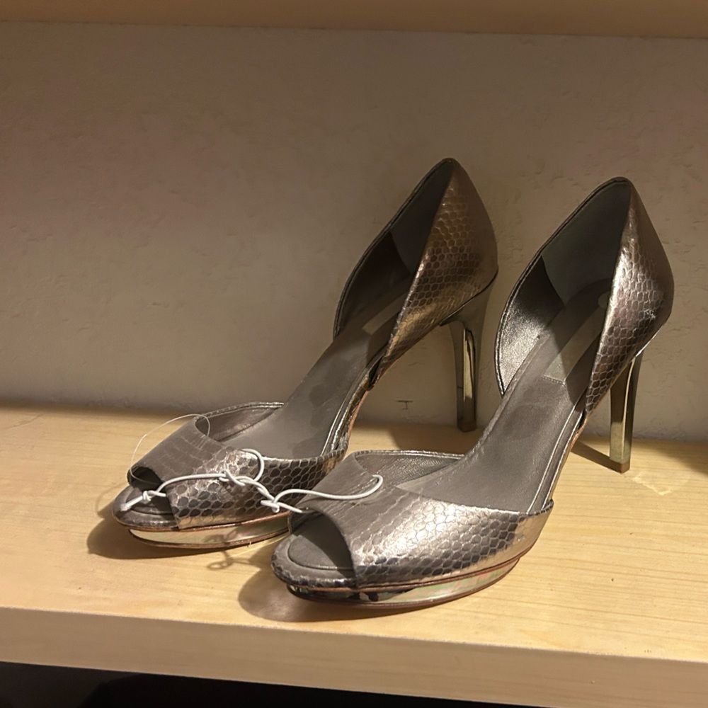 👠 BOGO free equal/less value BCBG Maxazria open Metallic Snakeskin leather Pump